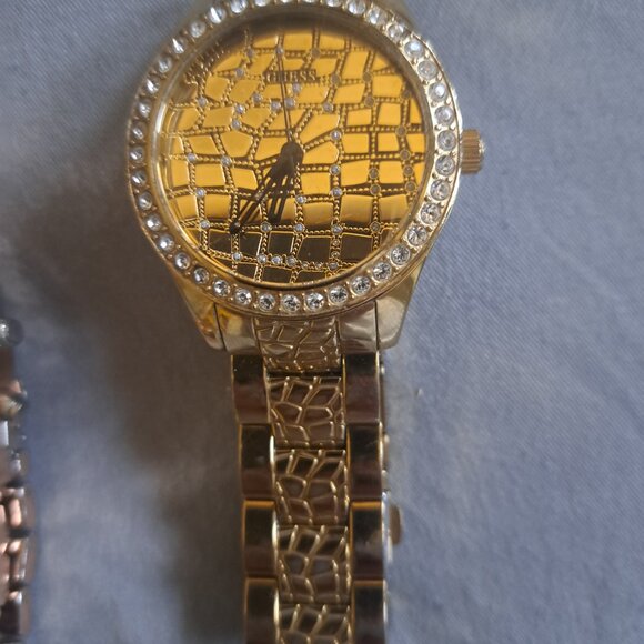 Watches Gucci and geneva - Picture 2 of 2